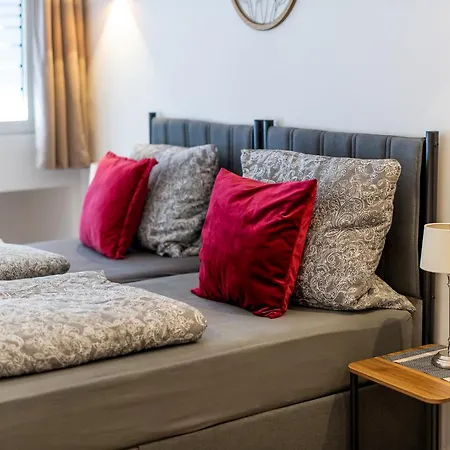 2 Bussmann Apartment *